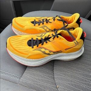 Saucony Tempus-womens running shoes. Size 11 . Great shape . Worn a few times